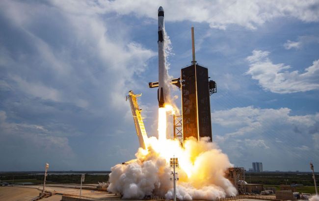SpaceX launches dozens of mini satellites into orbit: Rocket launch video