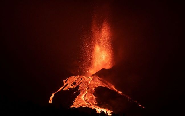 Volcanic eruption in Iceland: Entire town evacuated, resorts closed