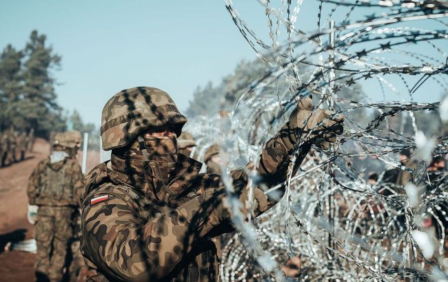 Poland seeks to strengthen its border with Belarus deploying extra 1,000 soldiers - Reuters