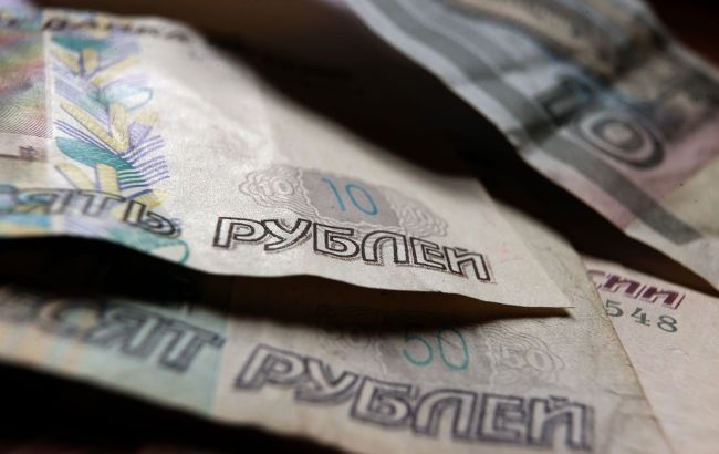 Russian authorities accept ruble fall to 100 per dollar - Bloomberg