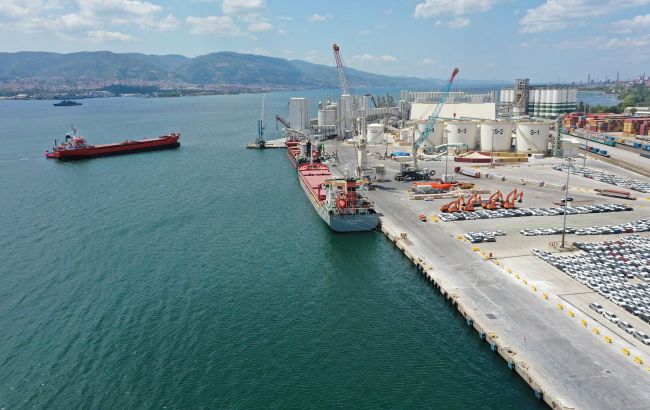 Huge explosion rocks Turkish port on August 7 - Grain silo destroyed
