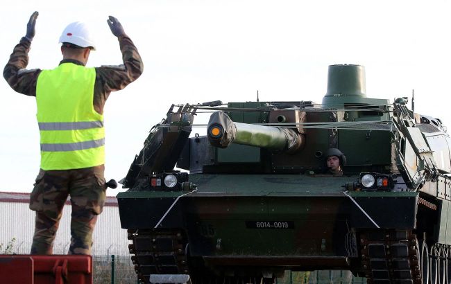 Unknown drone flies over train carrying Leclerc tanks in France – Media