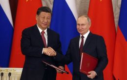 Xi Jinping tells Putin two countries always moving forward 'hand in hand'