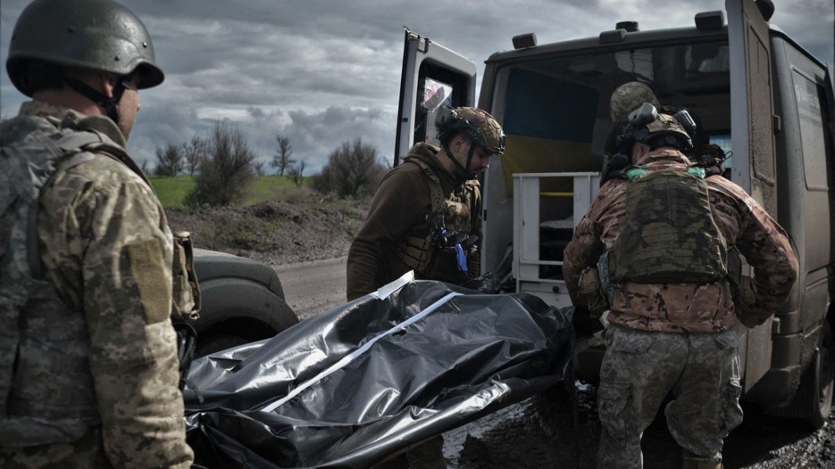 Ukraine returns bodies of 62 fallen soldiers