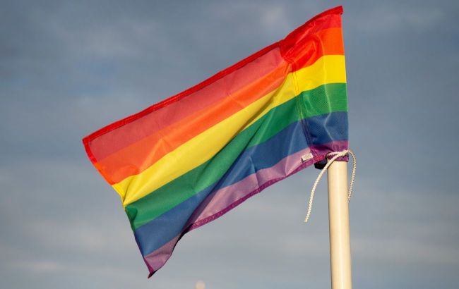 6 signs of internal homophobia