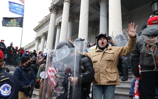 Trump pardoned his supporters who attacked Congress in 2021