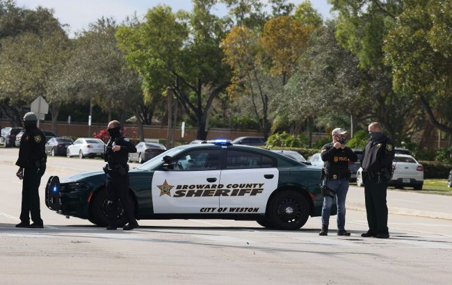 US parking lot shooting leaves 2 dead, 5 injured