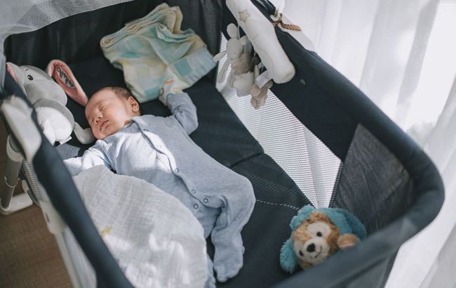 Check your baby&rsquo;s crib: Pediatricians warn of sleep risks