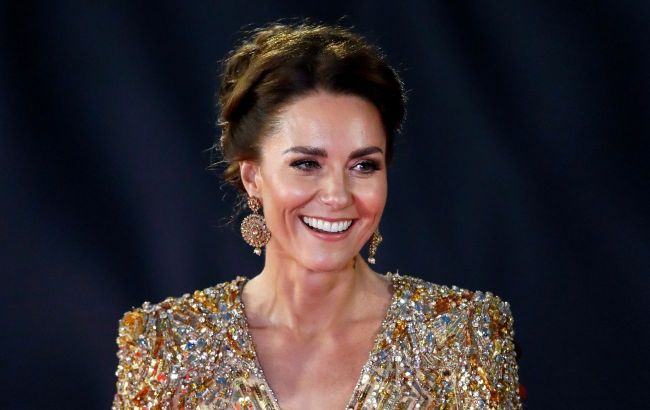 Kate Middleton showed how to combine elegant black dress with royal pearl necklace