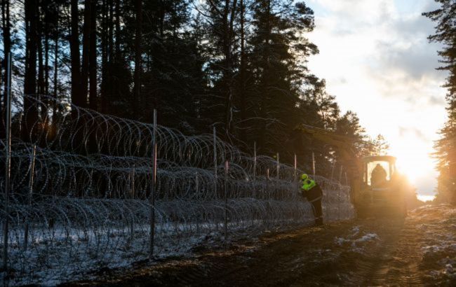 Masked gunmen threaten Latvian troops on Belarus border