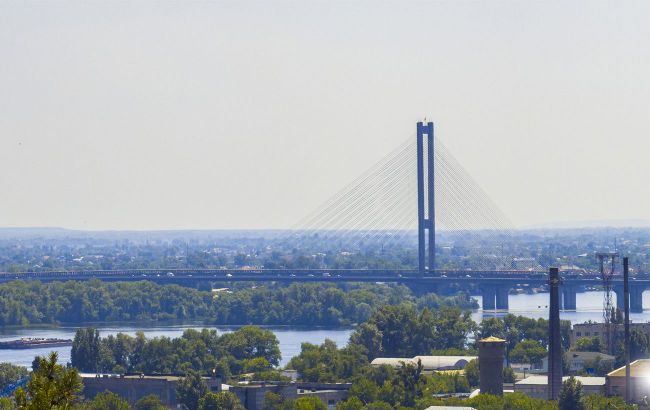 Russia strikes Kyiv's Southern Bridge with drones: Transport and metro service suspended