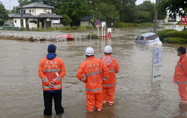 Typhoon Ampil in Japan: Hundreds of flights canceled, tens of thousands of people evacuated