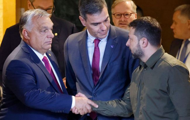 Hungarian PM emotionally shakes hands with Zelenskyy