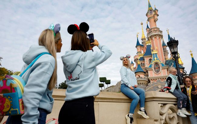Disney posts strong park profits even as consumers cut spending elsewhere