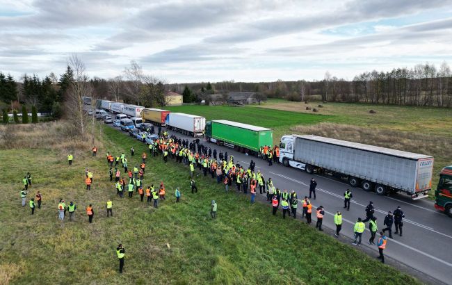 Polish carriers begin border blockade with Ukraine: How traffic at checkpoints changes