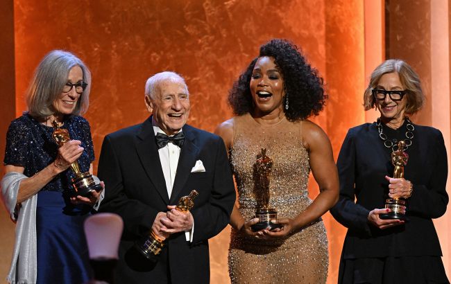 Mel Brooks, Angela Bassett receive honorary Oscars for lifetime achievements