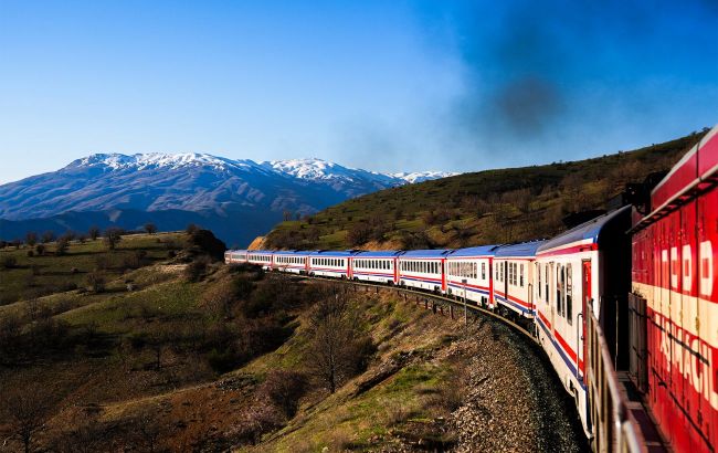 Türkiye launches tourist train to fascinating locations: Route and facilities for passengers