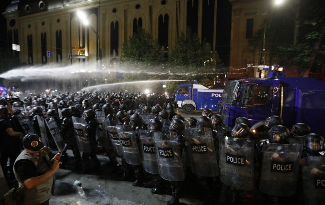 Protesters clash with special forces in Tbilisi over disputed election results