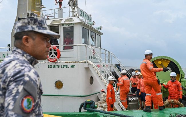 Ferry with hundreds on board sinks in southern Philippines, at least 15 dead