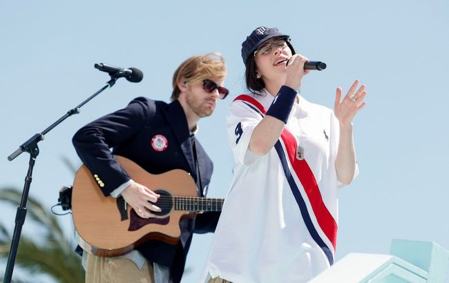 Red Hot Chili Peppers and Billy Eilish deliver stunning finale at the Olympics