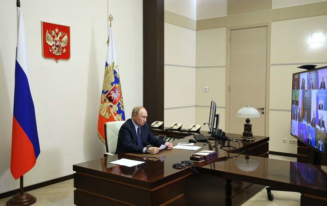 Three identical offices and empty motorcades: WSJ reveals how Kremlin hides Putin