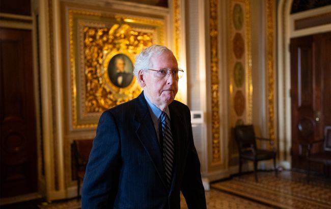 Senate Minority Leader falls and sprains his wrist at Republican lunch