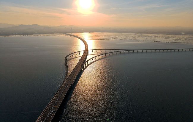 Longest and most extreme bridges on Earth that will leave you speechless
