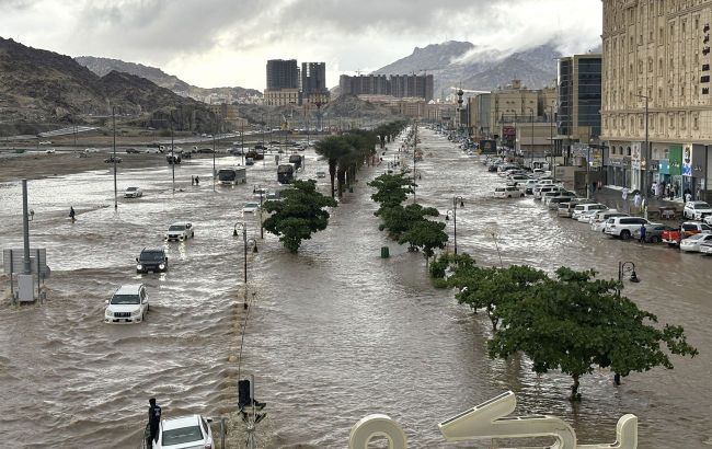 City of Mecca submerged: Saudi Arabia hit by massive flooding