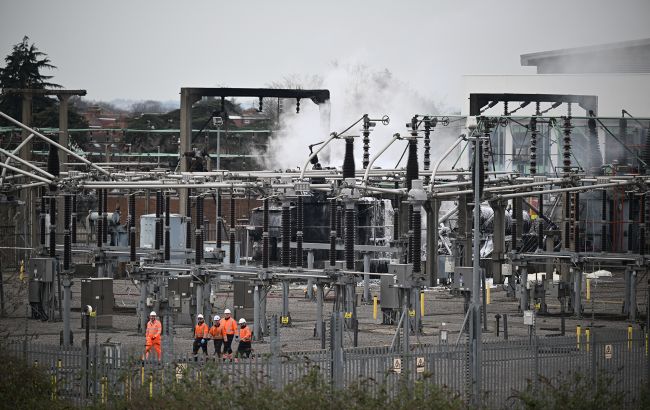 Heathrow Airport shut down after massive fire causes widespread disruption