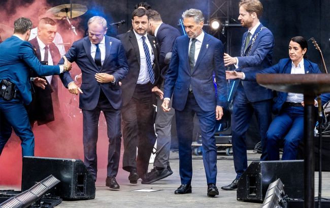 Flare thrown at Tusk's feet during event in Netherlands: Details