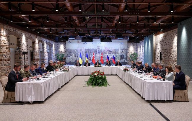 Ukraine and Russia begin talks in Istanbul