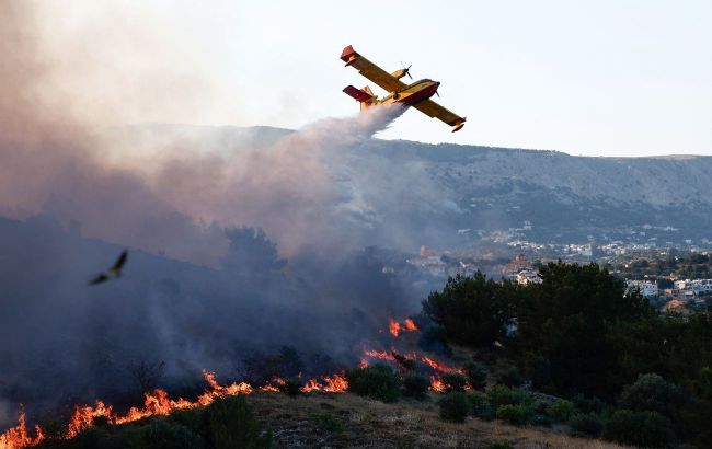 Massive wildfires on Crete: Over 1,500 people evacuated as flames spread