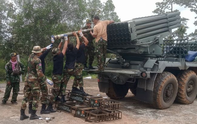 Cambodia urges Thailand to halt fighting, withdraw troops