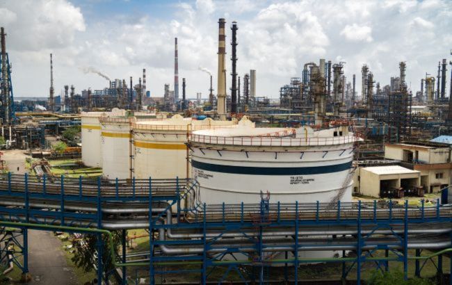 India's largest refinery buys first oil from Colombia - Reuters