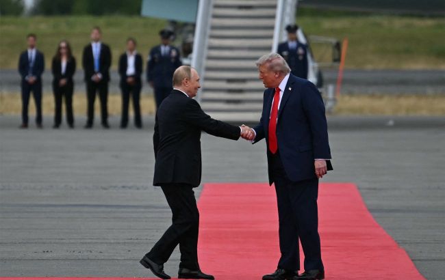 Did Trump shake hands with Putin: Video of their first contact
