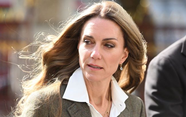 Season must-have: Suede ballet flats loved by Kate Middleton