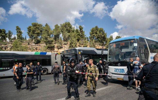 Shooting at Jerusalem bus stop leaves dead and many injured victims