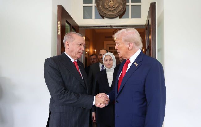 Trump presses Erdogan to halt Russian oil imports, hints at F-35 deal