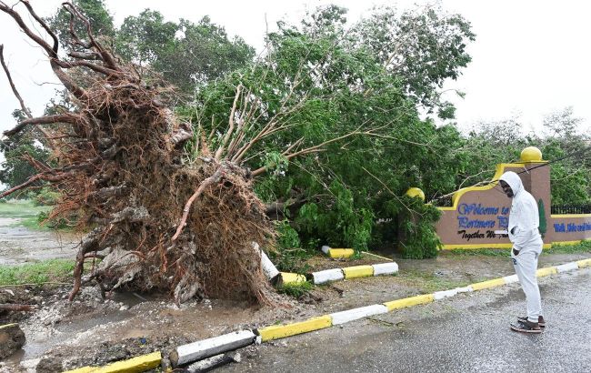 Hurricane Melissa devastates Jamaica and moves toward Cuba