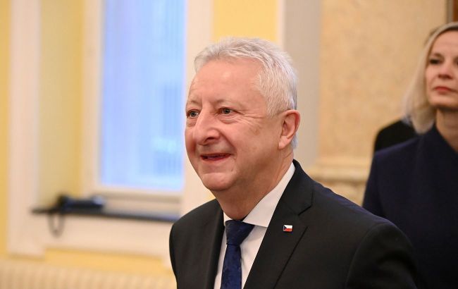 Czech fighter jet transfer to Ukraine faces political dispute