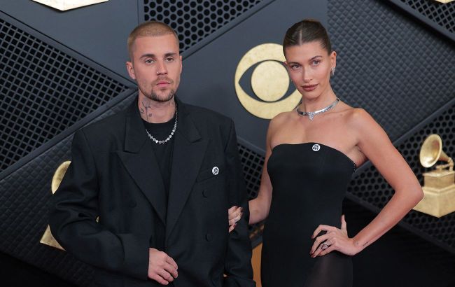 Justin Bieber makes dramatic Grammy comeback in boxers and socks