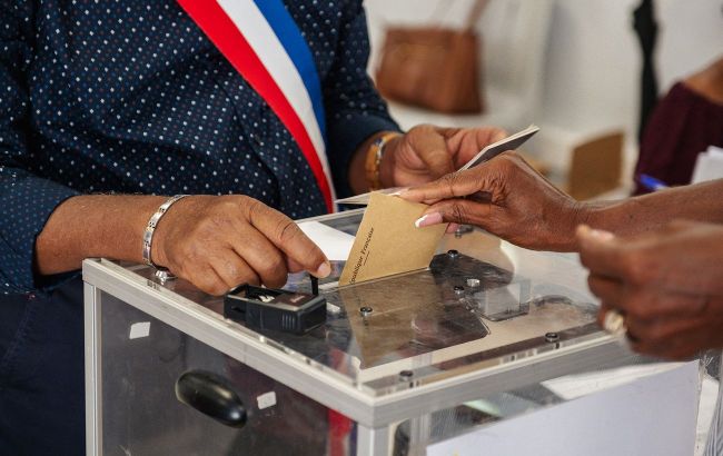 Hittler defeats Zielenski : Political curiosity occurrs in local elections in France