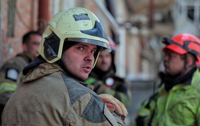 Russian drone strike triggers fire in Ukraine's Kyiv