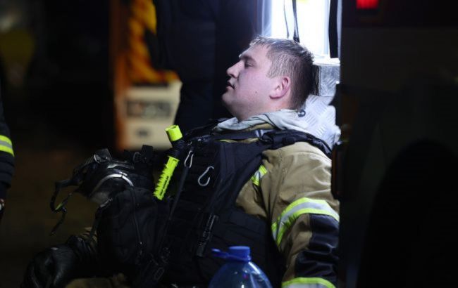 Russia strikes shopping mall in Kharkiv