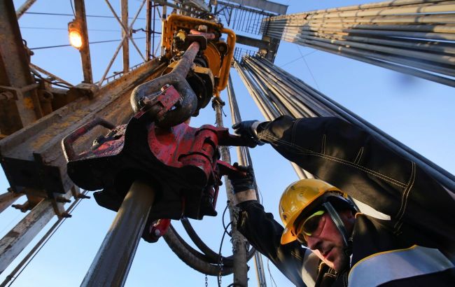 Moscow's oil revenues drop to lowest level in two years