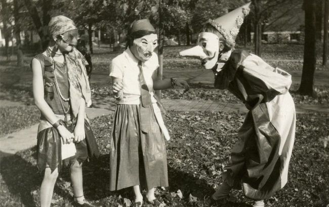 Halloween 100 years ago: Celebrating and costumes evolution