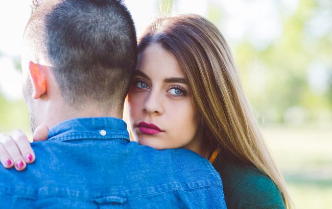 4 early relationship red flags that can reveal toxic partner