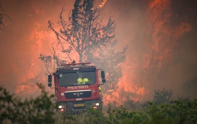 Massive wildfire near Jerusalem: Roads closed, dozens injured from smoke