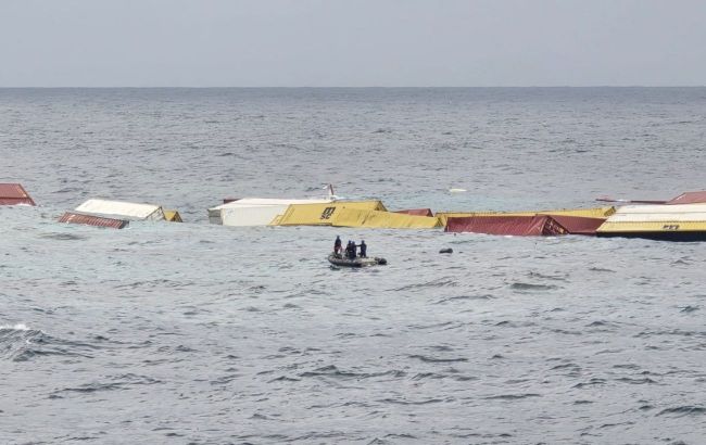 Container ship sinks near India - Ukrainians among crew, says Ukraine's Foreign Ministry