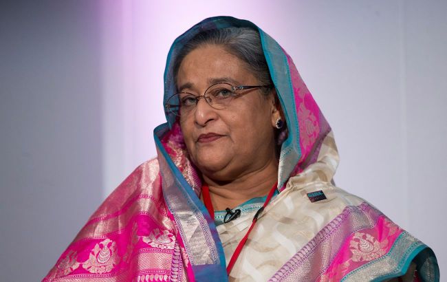 Bangladesh protests: Former prime minister seeks asylum